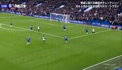 サポーター拍手喝采！「最強の39歳」プレミアリーグ最年長CBが“名人ディフェンス”で敵を封殺した瞬間！元日本代表DFは「一番良いコースに入る」とチアゴ・シウヴァを大絶賛