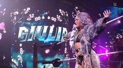 日本人女子スーパースターが堪能な英語を披露！ デビュー直後から超人気「私がアイアンサバイバーになるわ！」