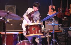 夜に2人だけのドラムレッスン…ほぼバックハグ状態に女子胸キュン「今までで最高の2ショット」『恋ステ2022春』第7話