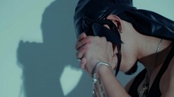 Shado-B、「Birthday xxx feat. Sadboiterra」MV公開!! “NO DORAMA”(EP) から2人ラッパーが、それぞれ女性へ愛 を純白と漆黒に交差させている。