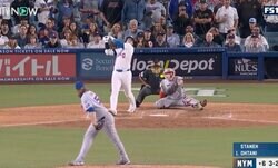 大谷翔平の“技あり変態打”が「ヤバすぎ」 外野手がドン引き… 超絶バット技術に「イチローかよ」