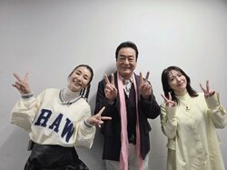 高橋英樹、人気タレントとの仲睦まじい3ショット公開 「とても微笑ましいです」「可愛い3人のお嬢さん達」と反響