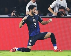 ニアにズドン！ 菅原由勢、迫力ゴラッソに大歓喜「そのぶち抜きはえぐいわ」「豪快すぎるって」「あの角度狙えるなんて」【インドネシア戦】