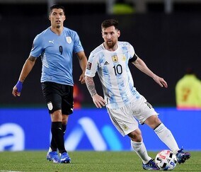 「信じられないよ、アミーゴ」スアレスが同い年の親友メッシへ激熱メッセージ！「世界一だと証明することに決して飽きない」【W杯】