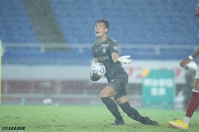 横浜FMに3失点、それでも前を向く湘南“守護神”谷晃生の新たな覚悟