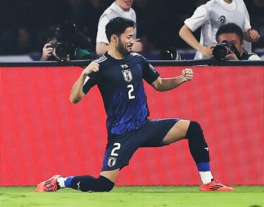 ニアにズドン！ 菅原由勢、迫力ゴラッソに大歓喜「そのぶち抜きは