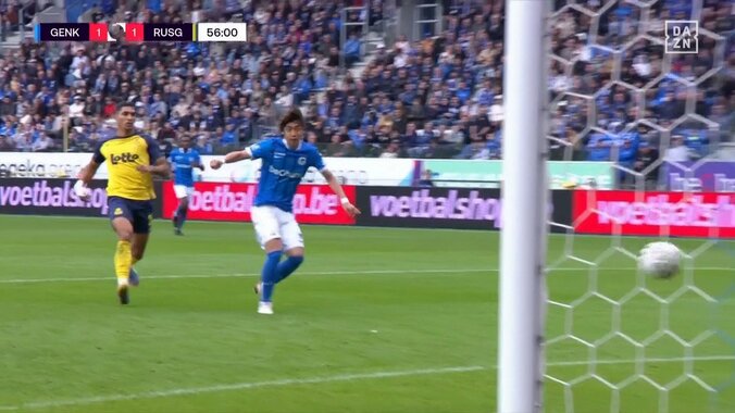 伊東純也、1,259日ぶりベルギーリーグ復帰弾「むっちゃきれいにきまった」巧みなワンタッチシュートでの同点ゴールにファン大興奮 4枚目