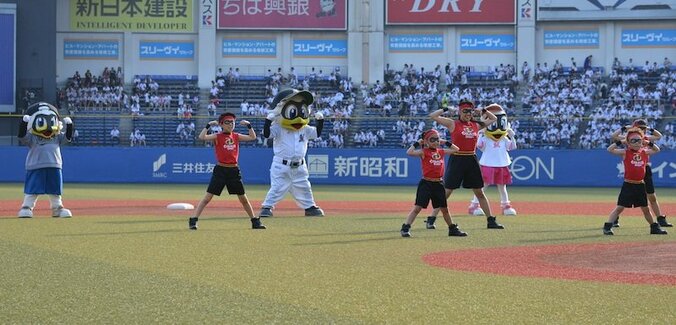 「インクレディブル・デー」が開幕！　真夏の千葉ロッテ戦を熱くする“インクレ・ヒーロー・ダンス”ショー開催 2枚目