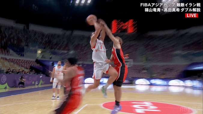 ファウルだろ！バスケ日本代表が判定に抗議「トラベリングに見えるけど…」「審判しっかり見てくれ」「ゼロステップむずい」解説陣やファンも困惑で物議 3枚目