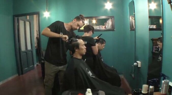 バナナマン設楽、ローマのおしゃれ美容室で髪をカット（AbemaTV） 7枚目