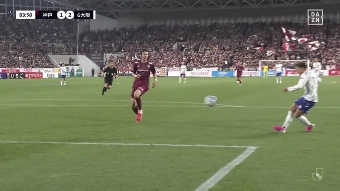 【映像】絶妙バウンドでGKを欺くエジルキック