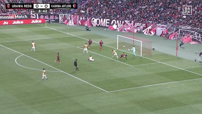 どうなってるの？39歳元日本代表FW、自身の引退試合でアクロバティックなボレーシュート「あの体勢から打つのかよ」「普通にすごい」現役さながらのゴールにファン歓喜 5枚目