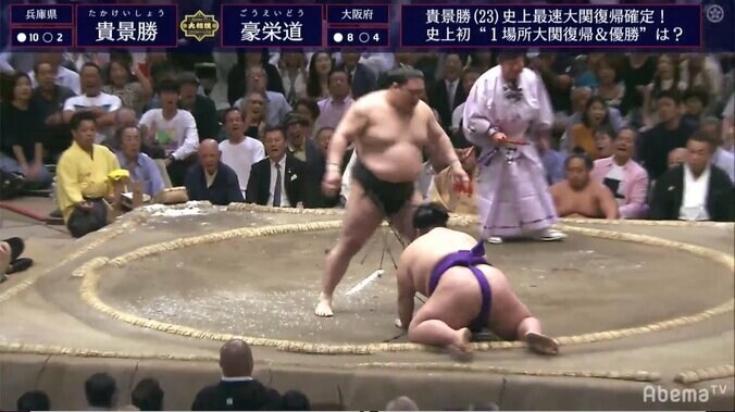 貴景勝のまさかの敗戦に国技館騒然！ 解説の式秀親方は立ち合いに首をひねる「これまでの相撲じゃない」 1枚目