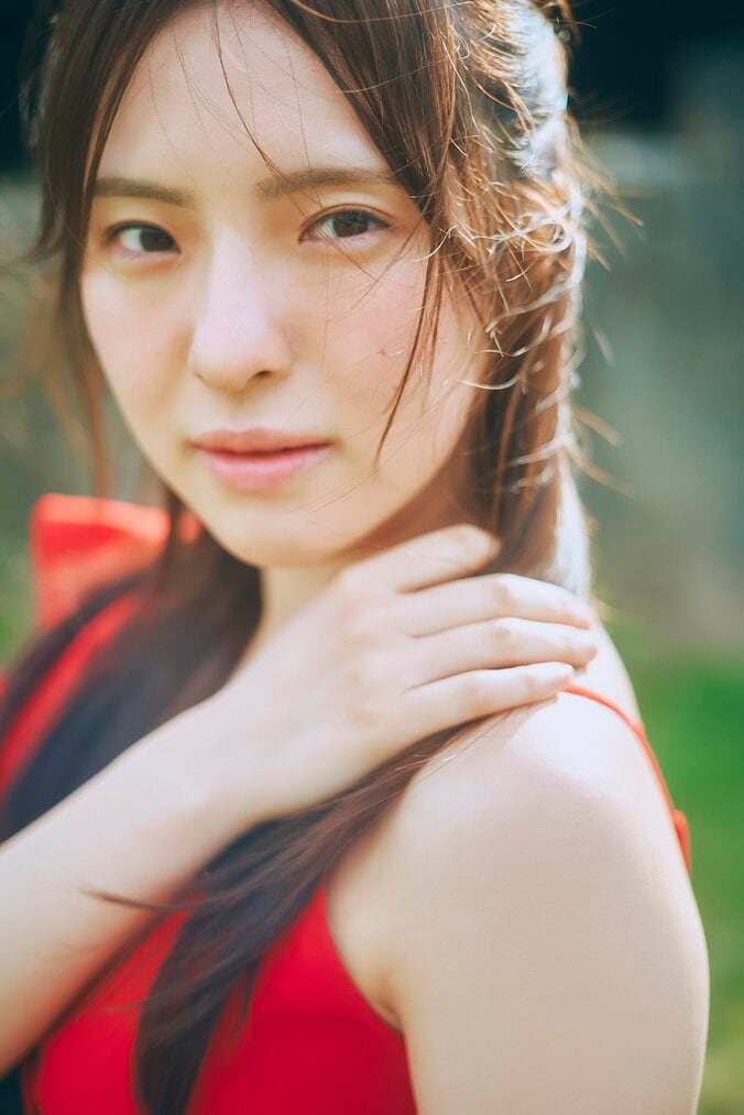 NGT48・大塚七海、爽やかポニテの表紙絵柄解禁 1st写真集のタイトルは『七いろの青』 先行カット第3弾 3枚目