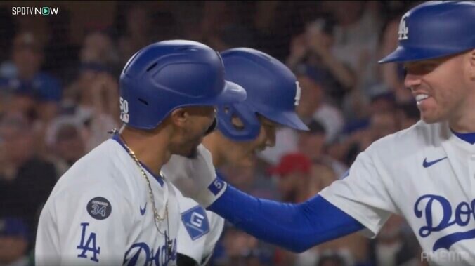 大谷翔平、4戦ぶり45号 首位攻防最終決戦で松井裕樹から9回ダメ押し弾 山本由伸の勝利も決定づける一発に敵地どよめき 3枚目