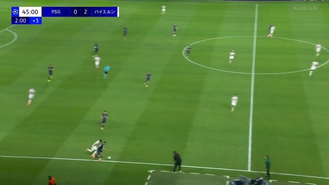 「最悪のタックル」背後からの“蟹ばさみアタック”に選手が絶叫「ただの破壊行為」負傷退場に追い込む危険スライディングに非難殺到 5枚目