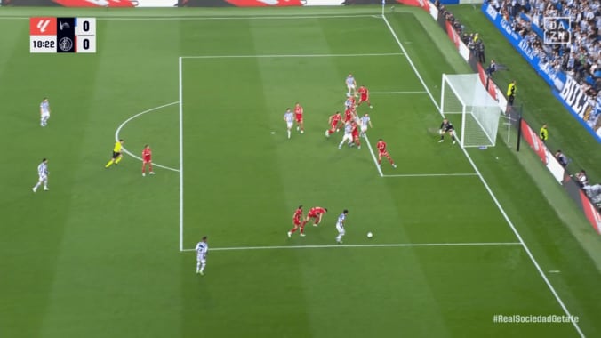 「もはや芸術の域」久保建英、“キレキレ切り返し”で敵2人を完全翻弄！先発復帰戦敗北も異例のMOM選出「W杯も楽しみ」 5枚目