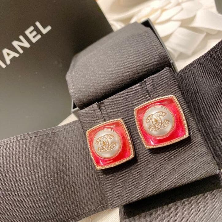  小柳ルミ子『CHANEL』のプレゼントに歓喜「見ただけで胸躍る」 