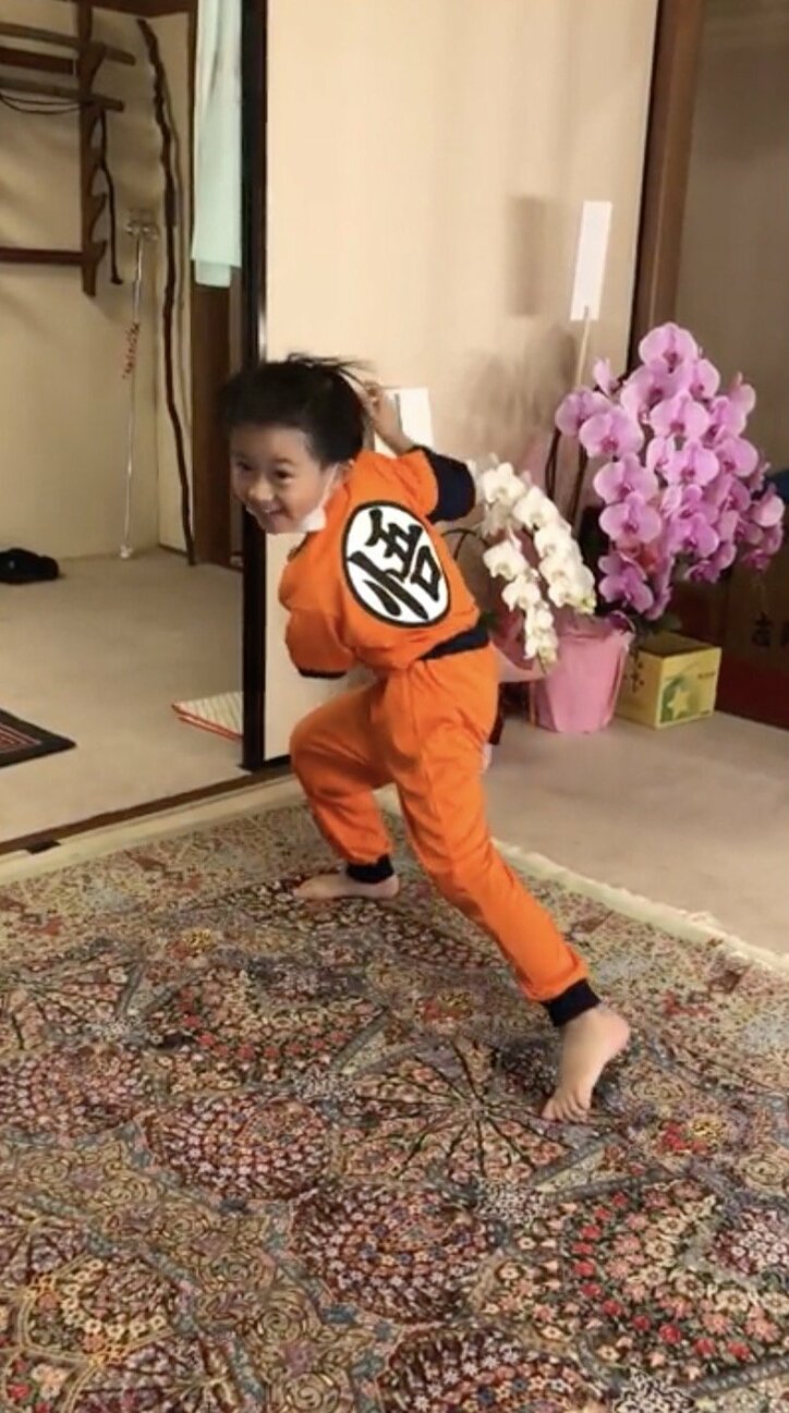市川海老蔵、孫悟空の衣装で大はしゃぎする息子の動画を公開「可愛い過ぎ」「動きがキレッキレ」の声