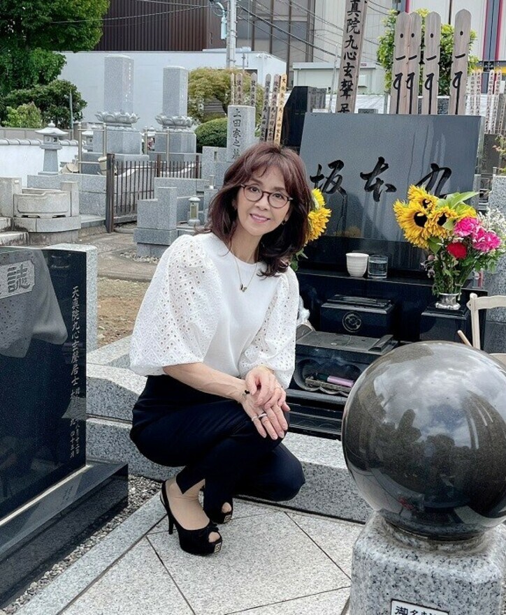  柏木由紀子、亡き夫・坂本九さんの命日に墓参りへ「小学生だった娘たちも母となり」 