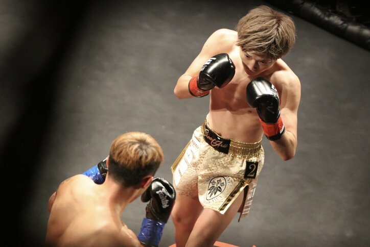“しょあ”こと有井渚海が「Road to ONE 3rd」でTKO勝ち 観戦した恋ステメンバーが祝福