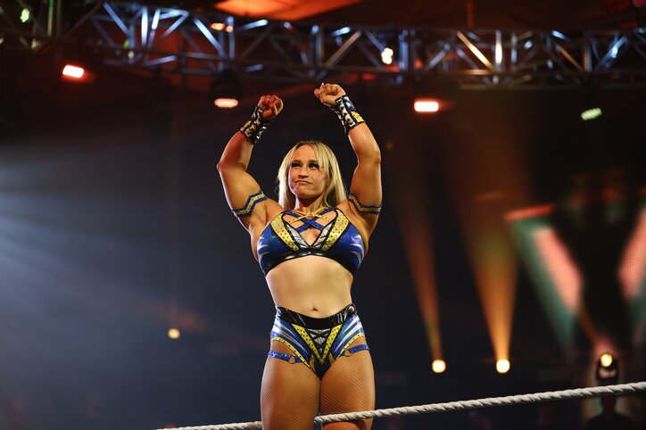 【画像】ムキムキ金髪女子、若かりし頃の“ぽっちゃり写真”