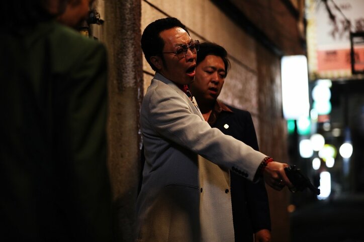 『孤狼の血』白石和彌監督、ピエール瀧に影響受けたこだわりの演出「ヒーローには痰を吐かせる」