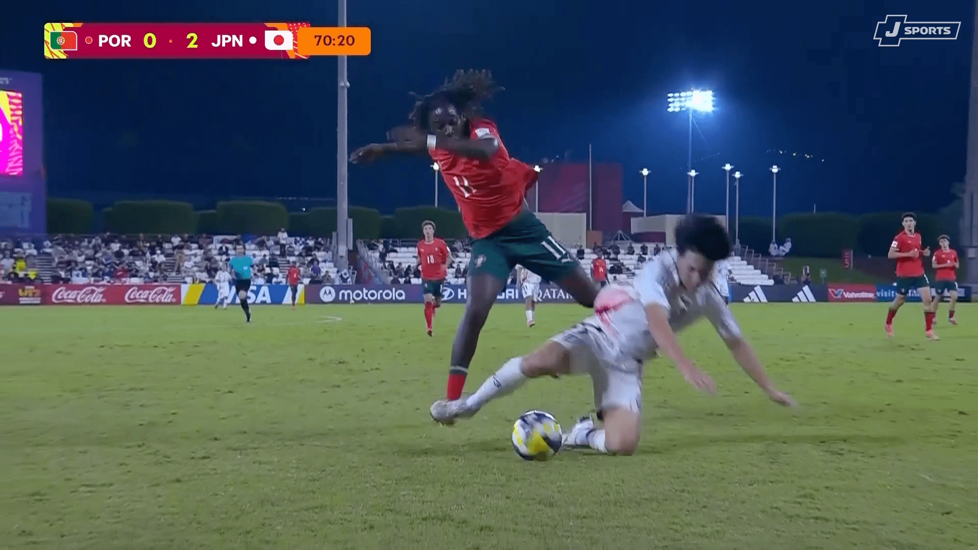 後ろから倒された長南は頭に血が上ったか