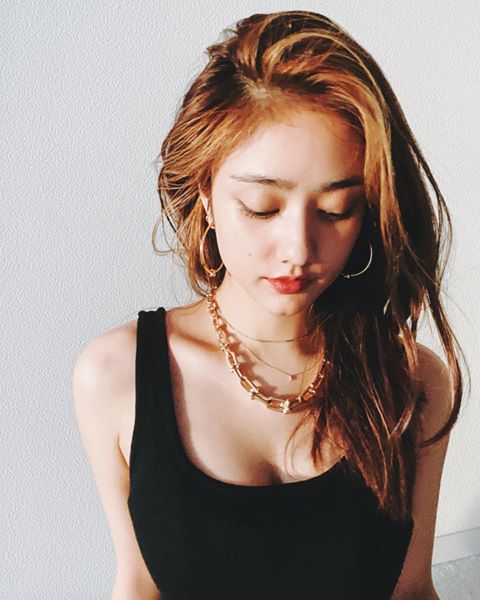 谷まりあ セクシーなタンクトップ姿にファン絶賛 色気が増していく 美人過ぎ 話題 Abema Times