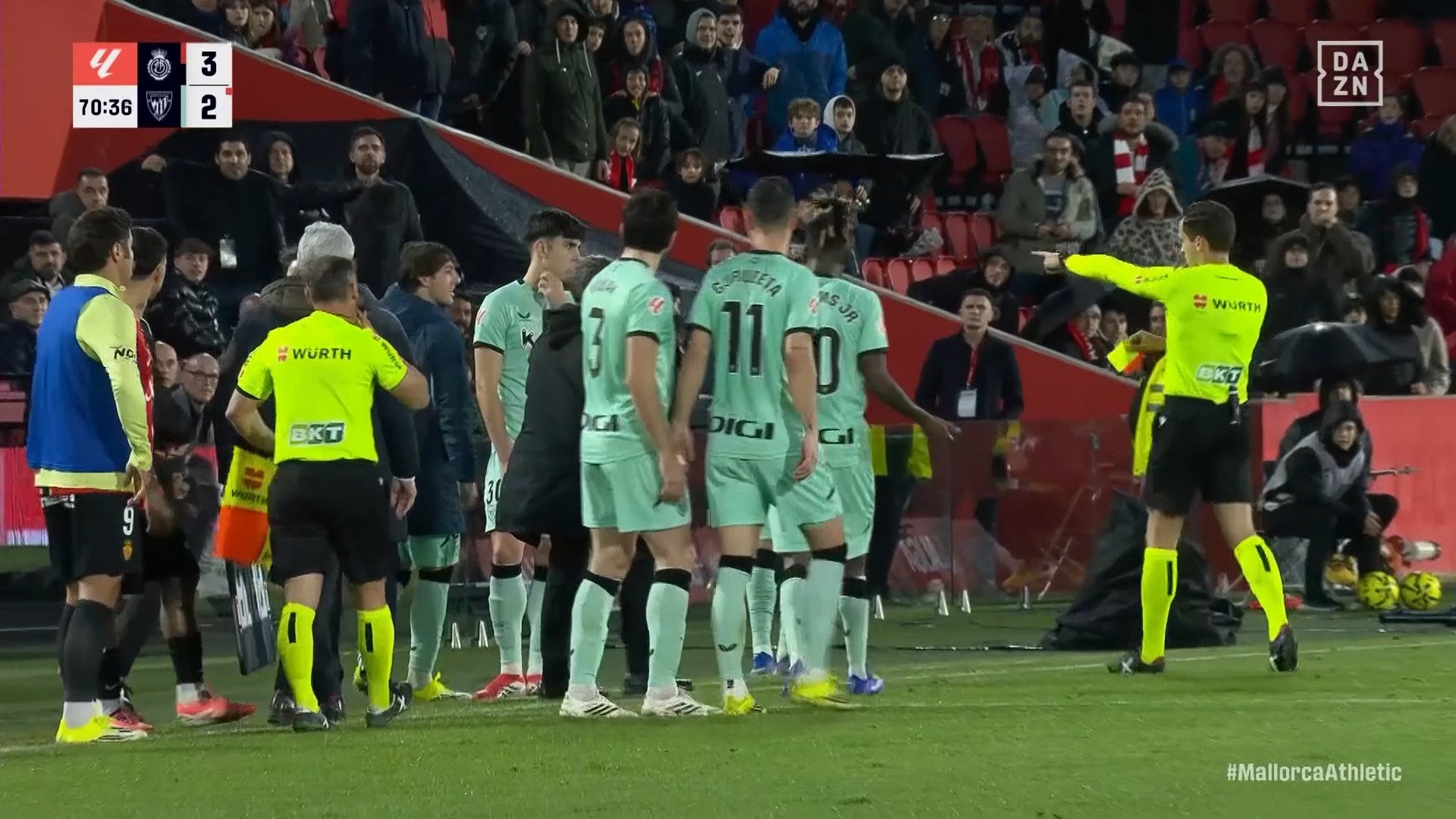 【映像】審判に抗議→レッドカード連発の瞬間