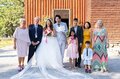 LiLiCo、結婚式での家族写真を公開「また泣いてしまったよ」