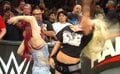 米マットで襲撃された日本人女子スーパースター、“掌底アッパー”で渾身リベンジ! 登場シーンが「大相撲優勝パレード状態」放送席驚愕の一幕も