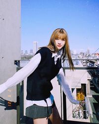 生見愛瑠、マネージャーとの“まるで双子”な私服被り2ショットに「以心伝心じゃん」「可愛すぎ」と反響