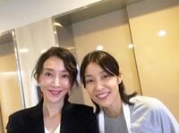 稲森いずみ＆水野美紀、美女の自撮り2ショット公開にファン称賛「お二人ともお美しい」