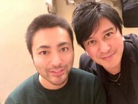 川崎麻世、山田孝之とカラオケへ 「なんて目ヂカラのすごいツーショット」とファンも驚き