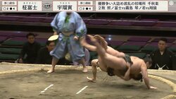 20歳力士、倒れた力士の頭をかばう咄嗟のファインプレー “ドスッ”の音に館内どよめきも「やさしい首を抱えて」称賛の声