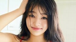 “6月から芸能事務所所属”虹咲カリナ、3種類の水着に身を包んだ鮮烈グラビア 『FLASH』初登場