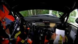 世界ラリーで木に衝突も“平然と”バック→コース復帰 「大丈夫だったことに驚いている」ドライバーも「強い衝撃」に愕然