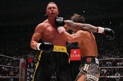 皇治、ジジを“前のめり”ダウンで３ラウンドKO！ 体重差20キロを跳ね返す劇的決着に場内騒然
