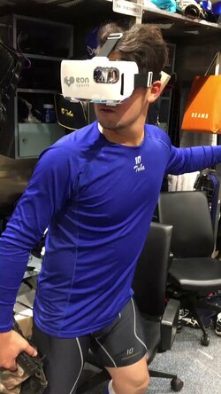 横浜DeNA関根大気　Twitterで戸柱恭孝のVR初体験を紹介