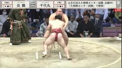 「これは綺麗なバックハグ」小兵力士が相手の背後を取って…機敏な動きに館内大興奮「魅せますなぁ」