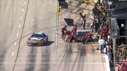 突如“後ろ向きで”ピットイン！ 米レース、中継が捉えた珍事に驚き「なんで回ってるんや」「ダイナミック縦列駐車」