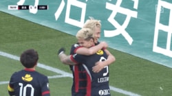 「イカついのにカワイイ」鈴木優磨とレオ・セアラが合体！？決勝点パフォにSNS沸騰「ユマ・セアラ爆誕」「このスーパーサイヤ人コンビは強い」