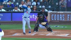 そんなとこ投げちゃダメだって…大谷翔平の3点打、相手捕手が無念のリアクション 弱点を求めた球がど真ん中に行く“悲劇”