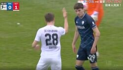 お前、かかってこいよ！背後から首を絞めて吹っ飛ばす→メンチ切りして挑発　あわや一触即発！ボーフム・浅野拓磨の目の前で起きた悪質プレー