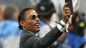 W杯決勝で「なぜかピッチにいた塩振りシェフ」、なぜかアメリカで“出入り禁止”に