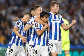 ｢アシストたまらない｣!! 日本代表・久保建英が決勝弾をアシストでソシエダのEL連勝に貢献!! ｢最高です｣などと話題となった｢極上の股抜きスルーパス｣