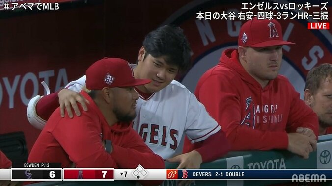 大谷翔平が打てばベンチもみんな幸せ チームメイトとニコニコトークにファンも「トラ谷尊い」「めっちゃ仲良さそう」 1枚目