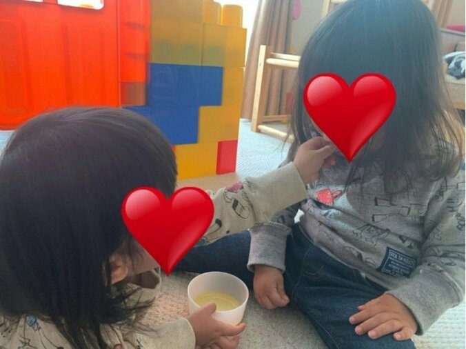 ノンスタ石田、双子の娘の“最高”な行動に「めっちゃ可愛い」「笑っちゃいます」の声 1枚目