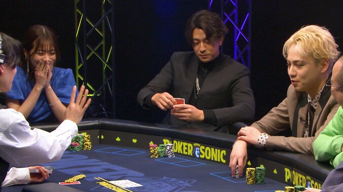 【映像】三浦も狩野も“めっちゃ見る”ポーカー対決でまさかの行動